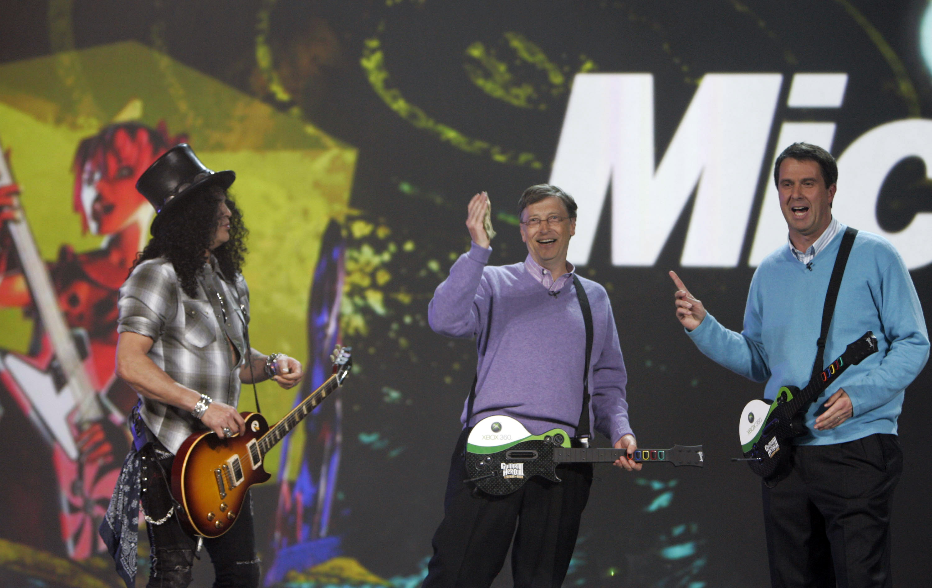 Microsoft's Bill Gatesand  Robbie Bach play guitar with Slash at CES keynote address